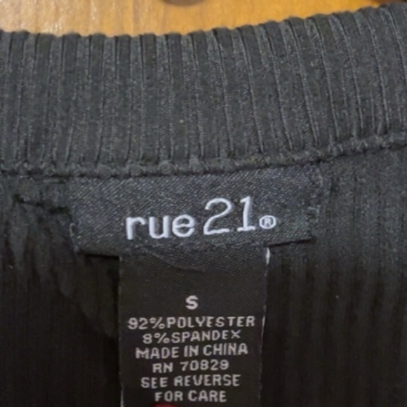 Black, short sleeved, ribbed, open top. - Picture 2 of 2